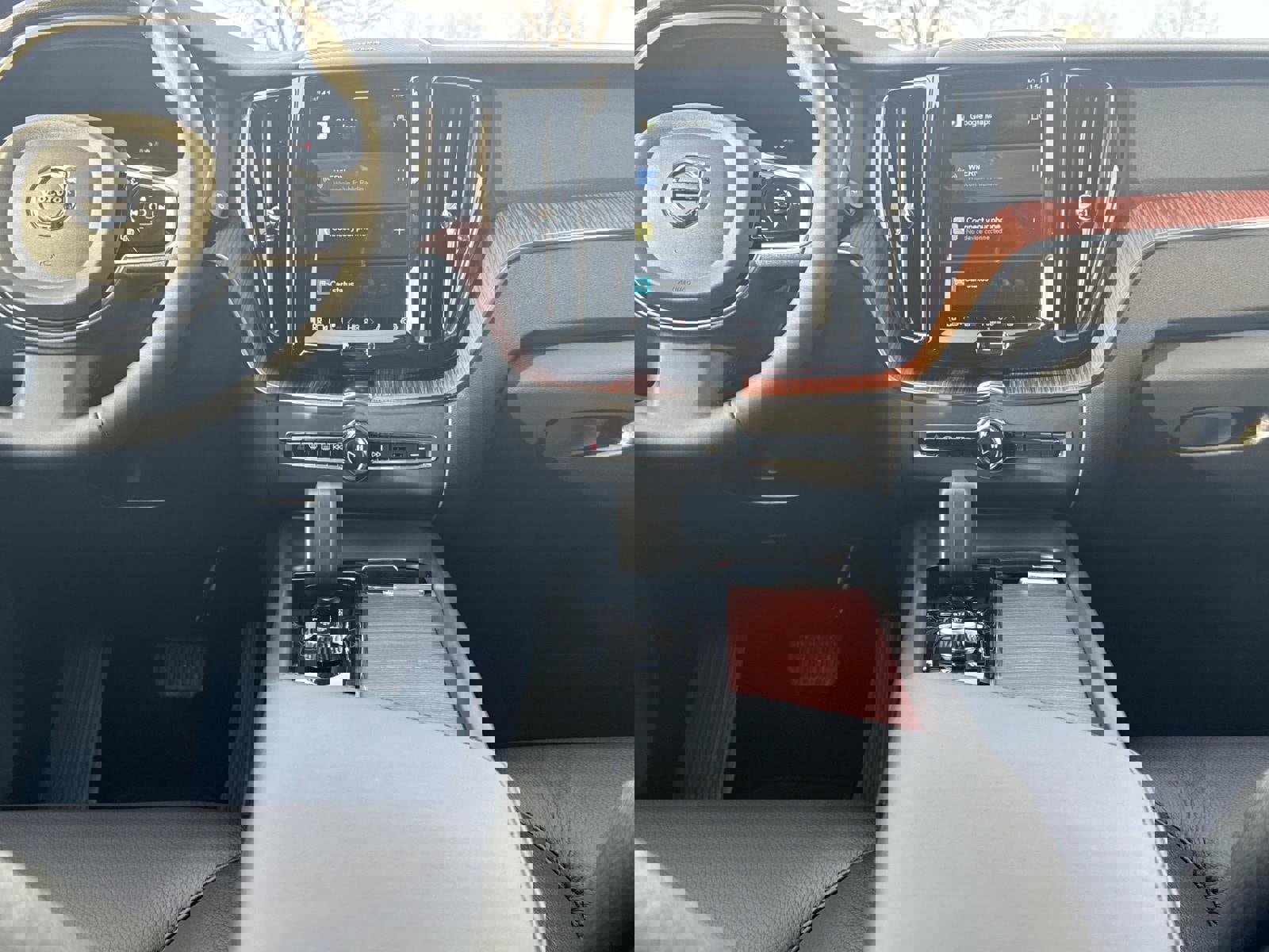 Certified 2023 Volvo XC60 B5 Plus w/ Climate Package image 14