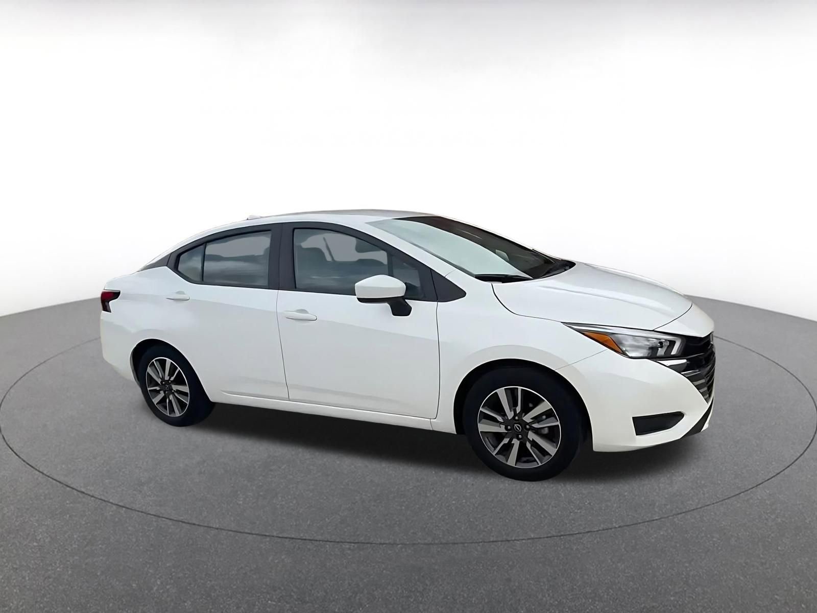 Used 2025 Nissan Versa SV FWD image 2