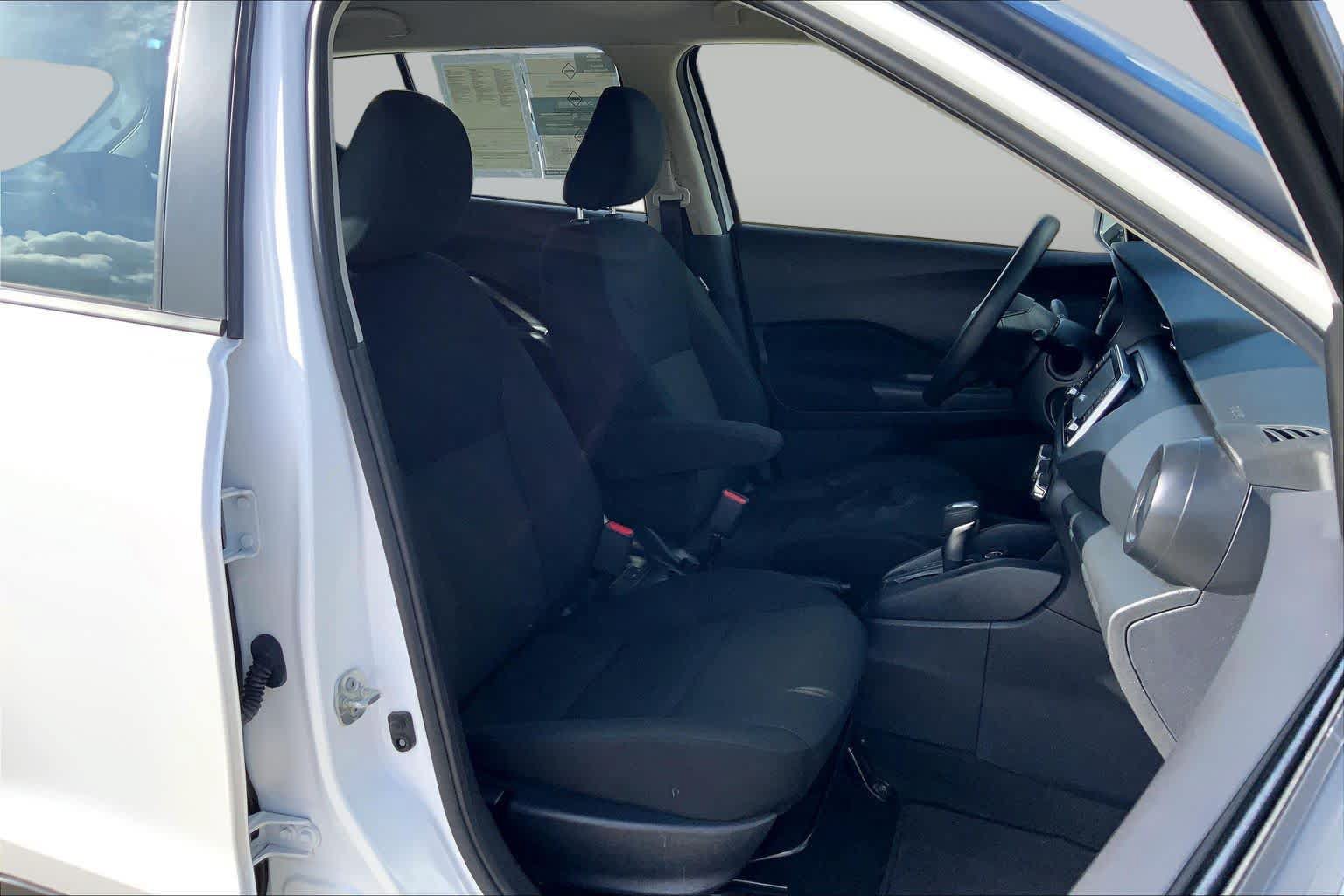 Used 2024 Nissan Kicks S FWD image 9