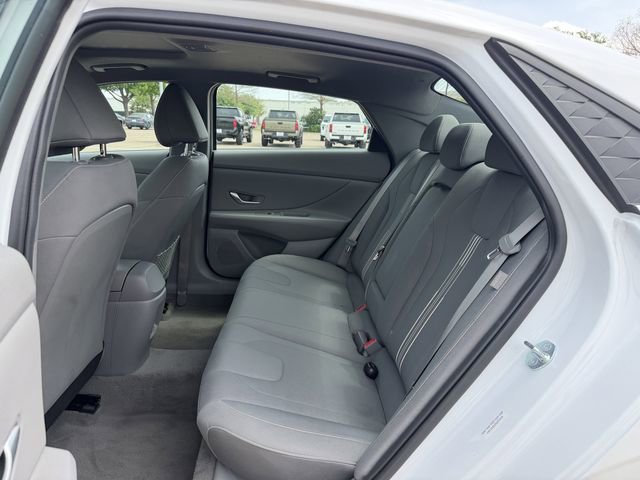 Used 2025 Hyundai Elantra SEL image 27