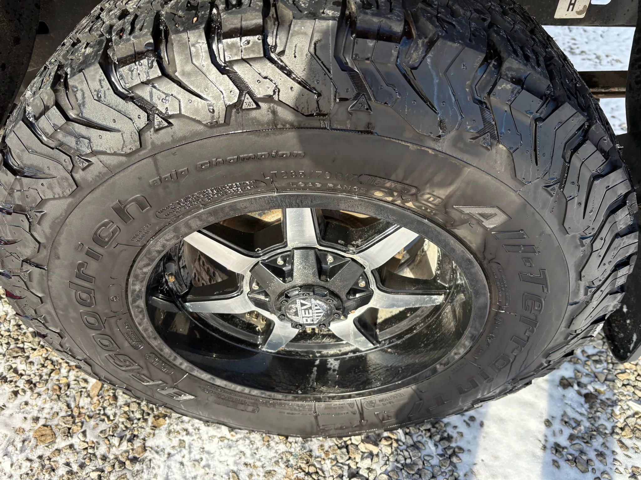 Used 2018 Toyota Tacoma SR5 w/ SR5 Appearance Package (SM) image 17