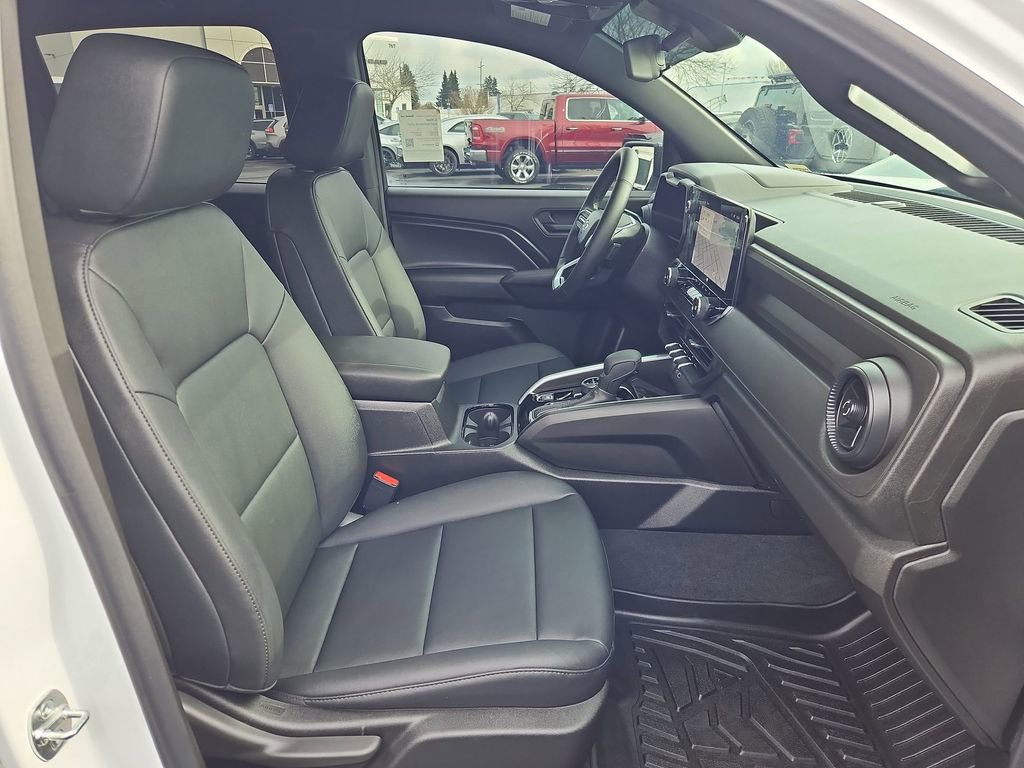 Used 2025 Chevrolet Colorado Trail Boss w/ Off-Road Front Bumper Package image 28