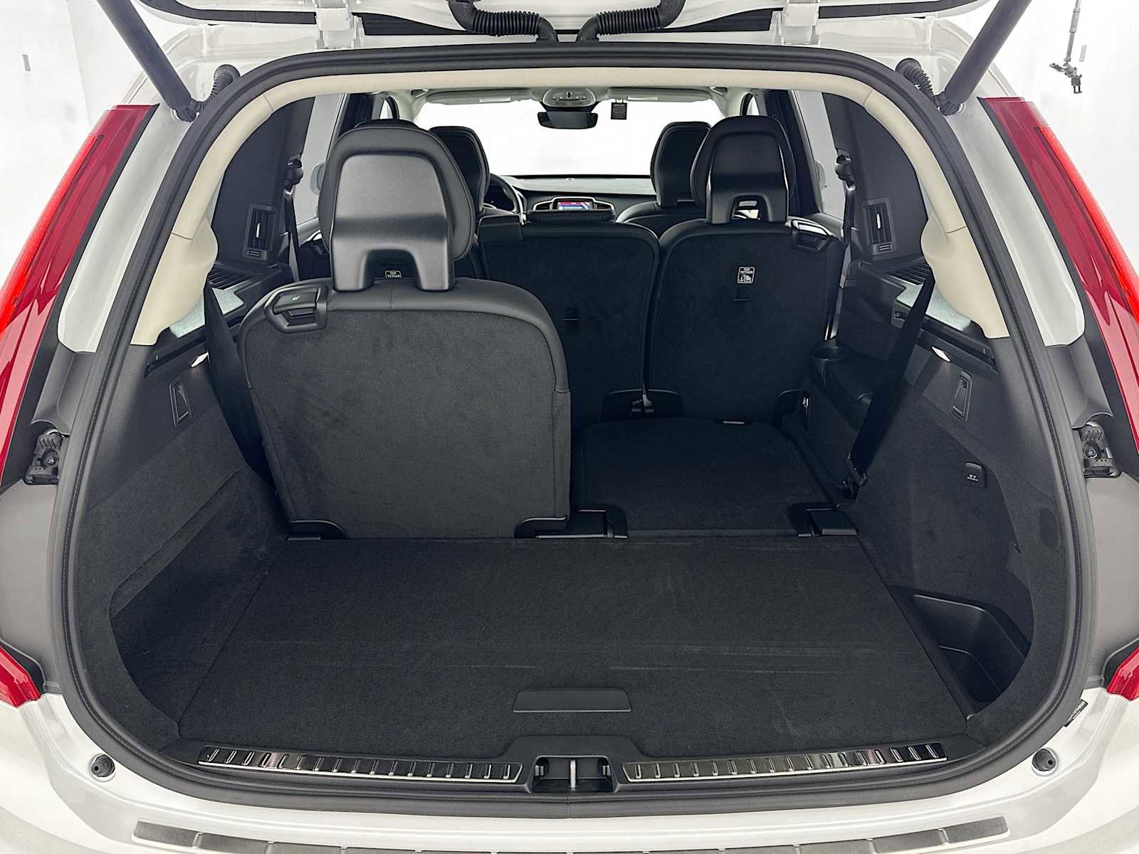 Used 2025 Volvo XC90 B6 Plus w/ Protection Package Premier image 22