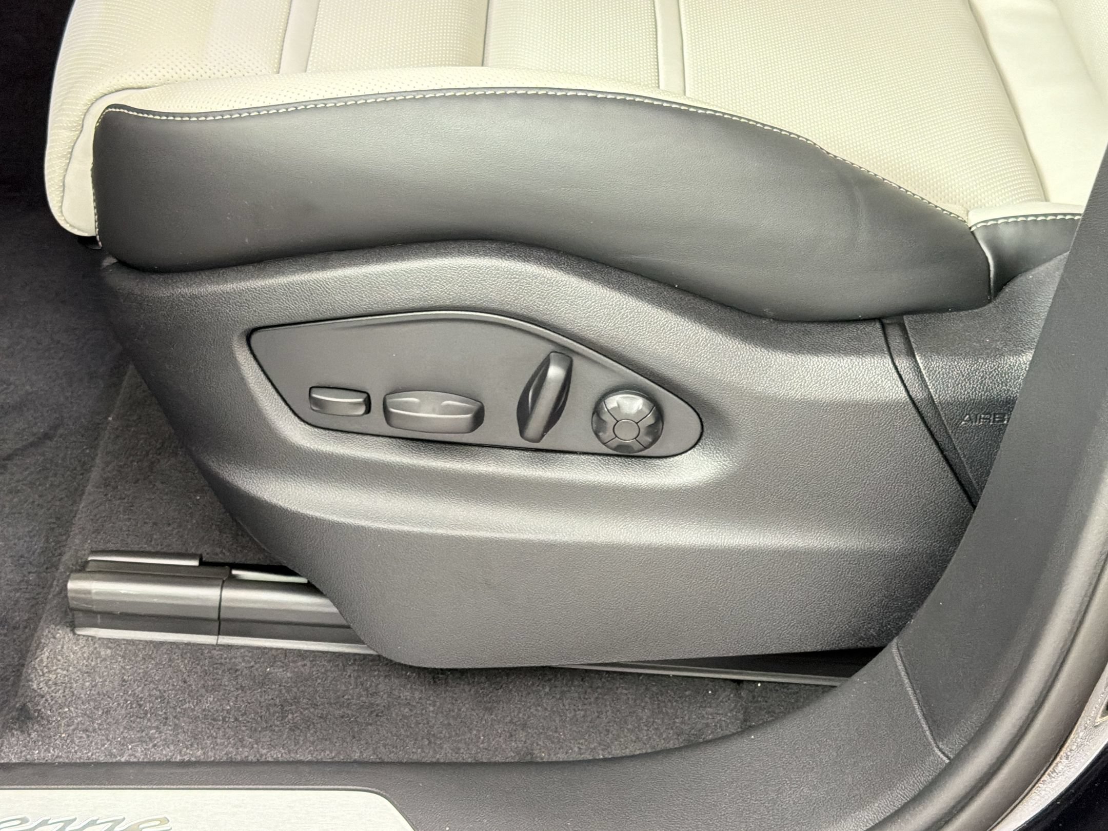Certified 2026 Porsche Cayenne AWD/4WD image 16