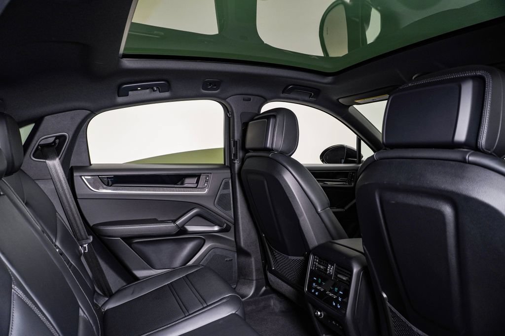 Certified 2026 Porsche Cayenne E-Hybrid Coupe AWD/4WD image 16