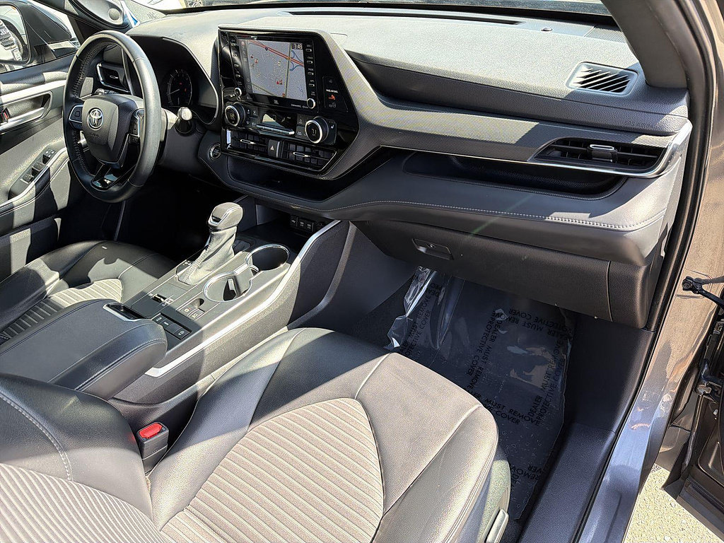 Used 2021 Toyota Highlander XSE FWD image 29