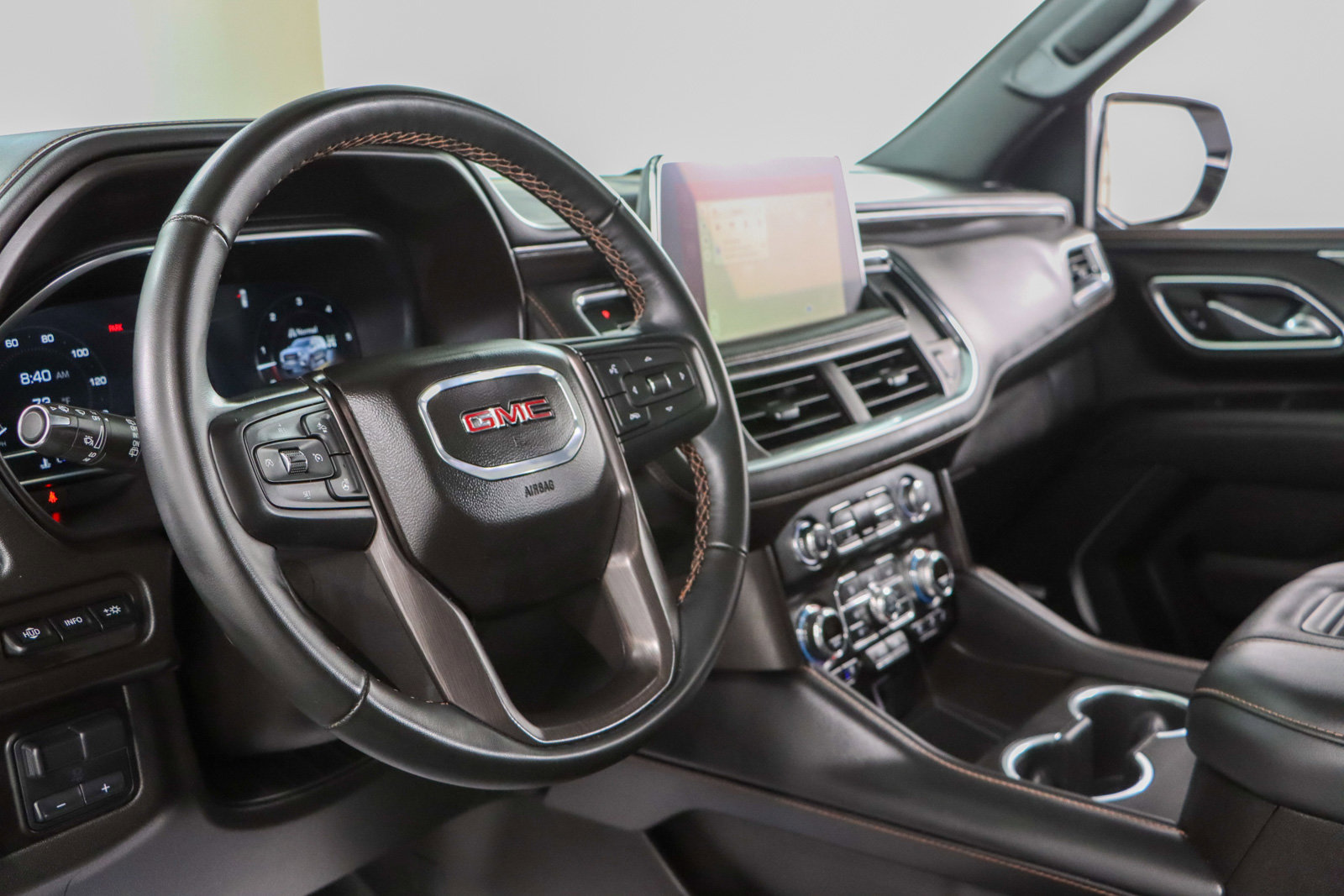 Used 2024 GMC Yukon AT4 w/ Technology Package image 27