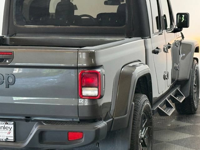 Certified 2024 Jeep Gladiator Sport AWD/4WD image 13