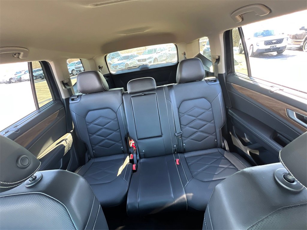 Used 2025 Volkswagen Atlas SE image 28