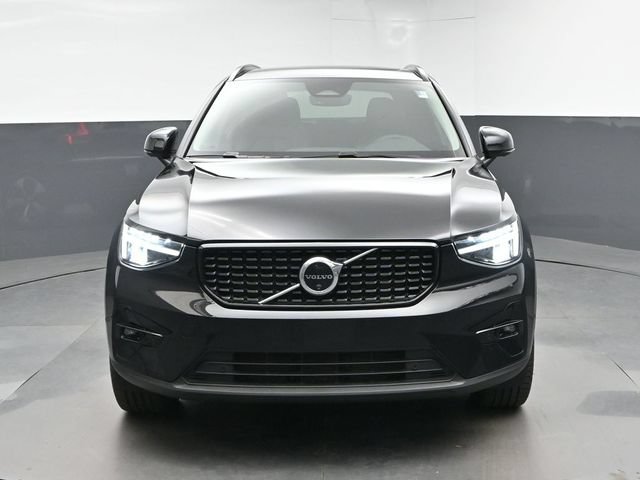 Used 2025 Volvo XC40 B5 Plus AWD/4WD image 3