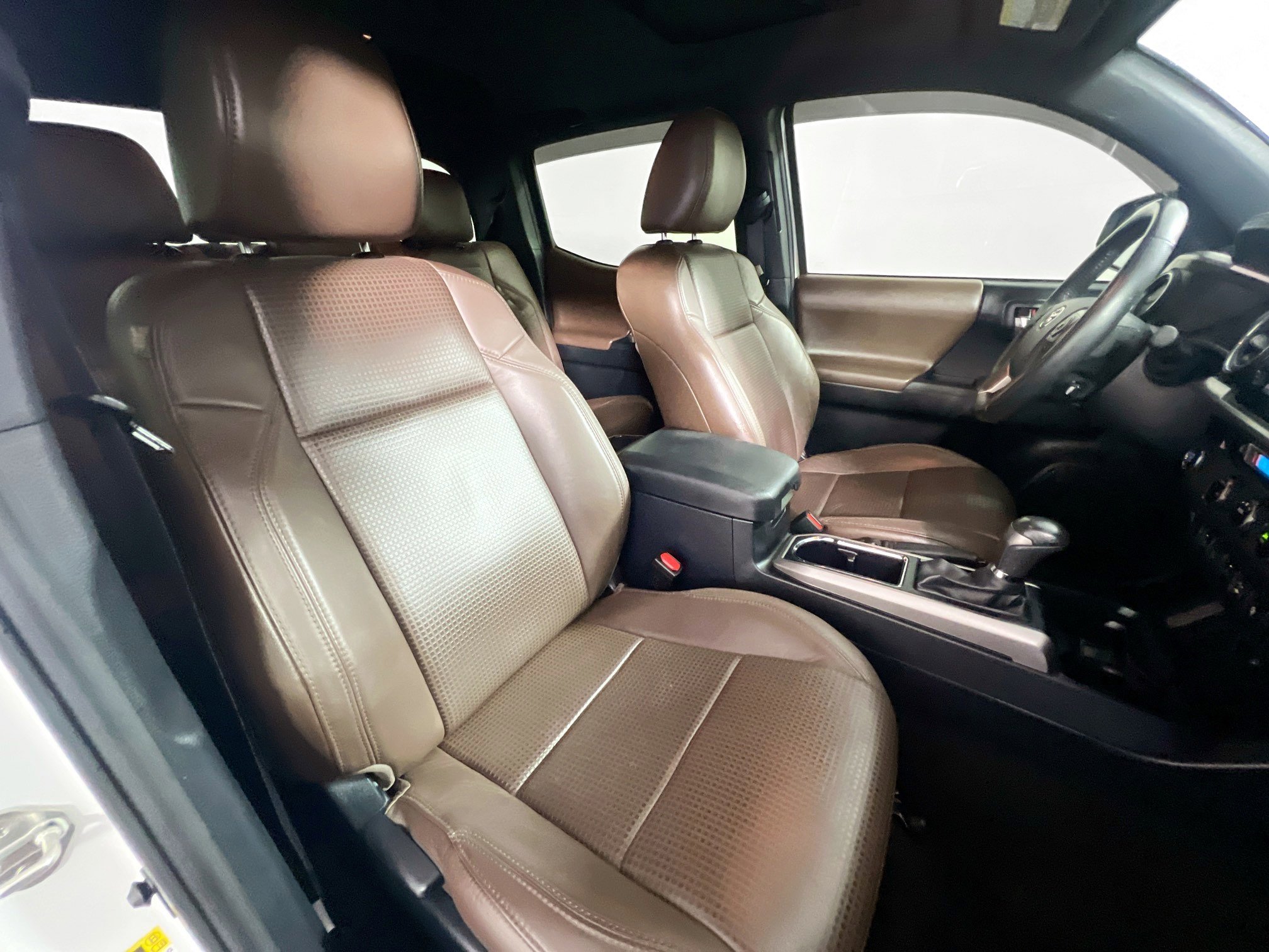 Used 2017 Toyota Tacoma Limited image 31