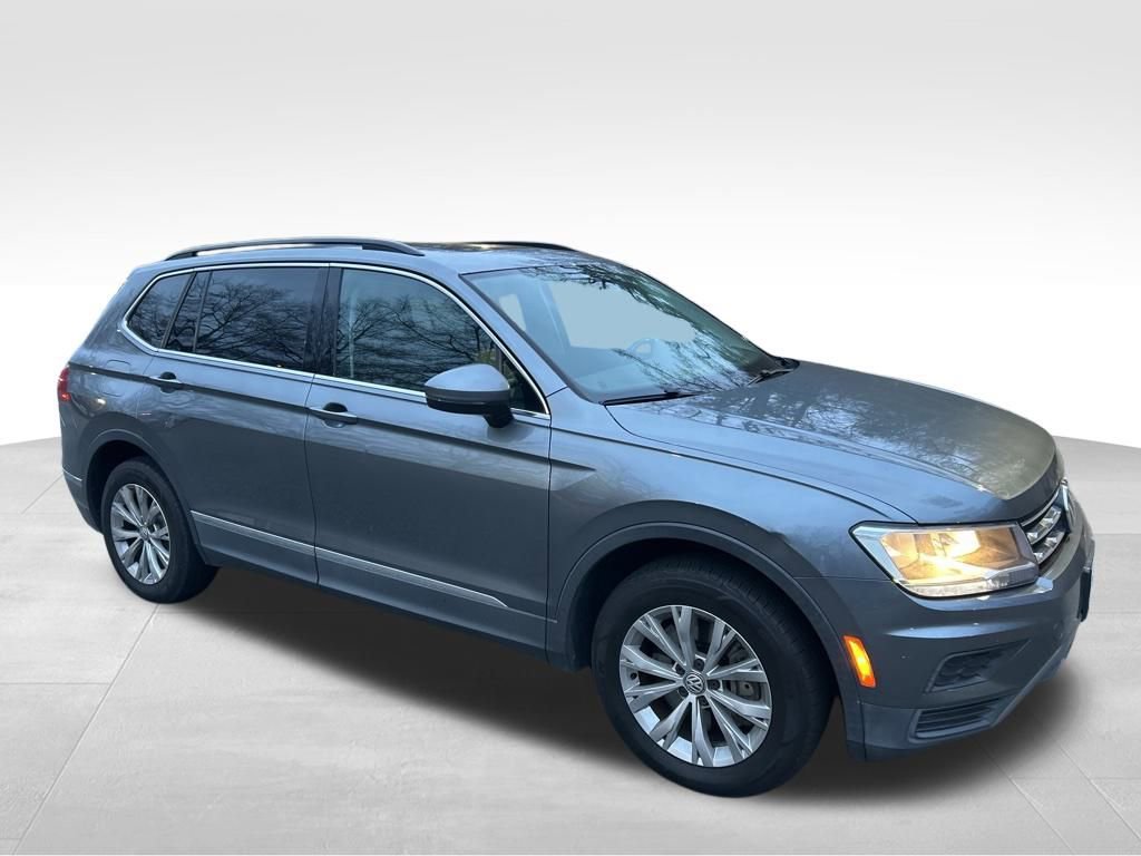 Used 2018 Volkswagen Tiguan SE w/ Panoramic Sunroof Package image 4