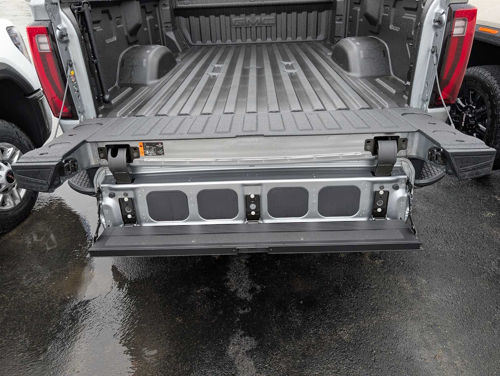 New 2026 GMC Sierra 3500 SLE w/ Preferred Package AWD/4WD image 7