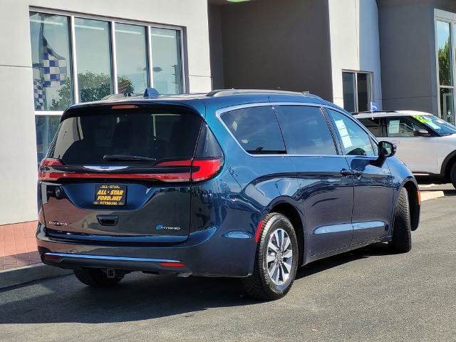 Used 2022 Chrysler Pacifica Touring-L FWD image 4