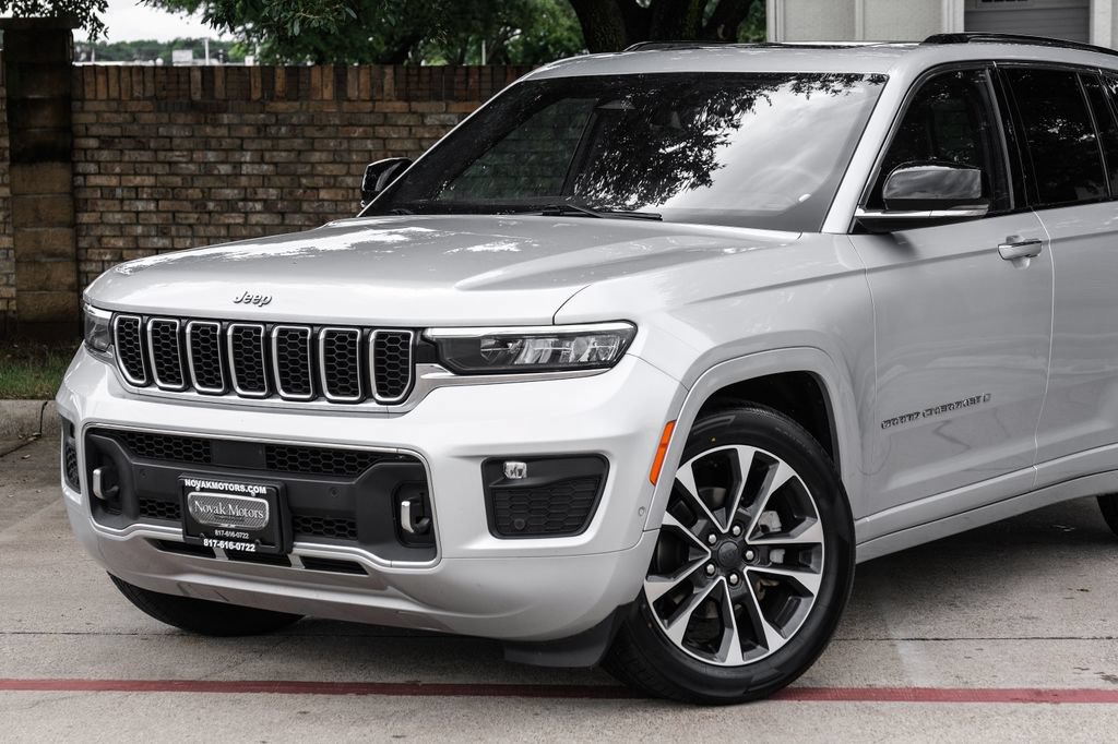 Used 2022 Jeep Grand Cherokee Overland w/ Luxury Tech Group IV AWD/4WD image 13