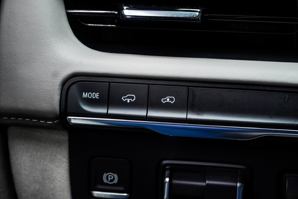 Used 2024 Cadillac Escalade Premium Luxury Platinum RWD image 47