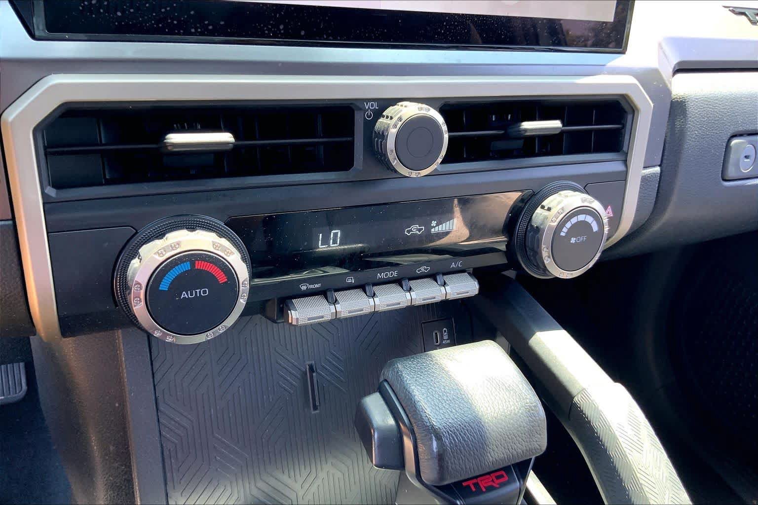 Used 2025 Toyota Tacoma TRD Off-Road AWD/4WD image 32