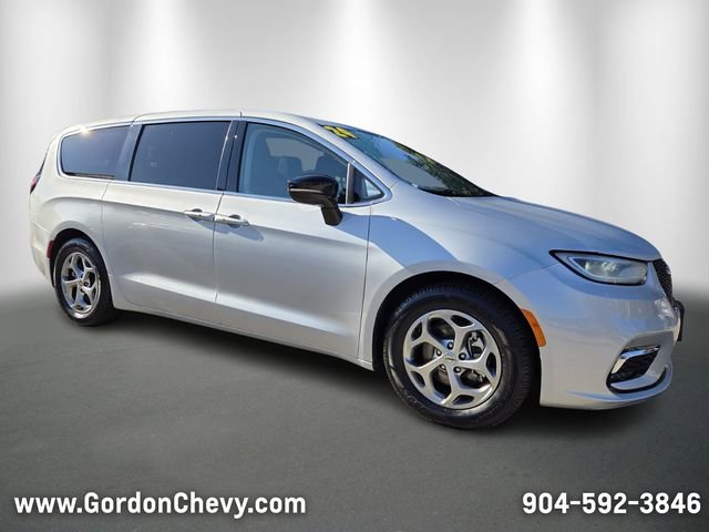 Used 2024 Chrysler Pacifica Limited image 8