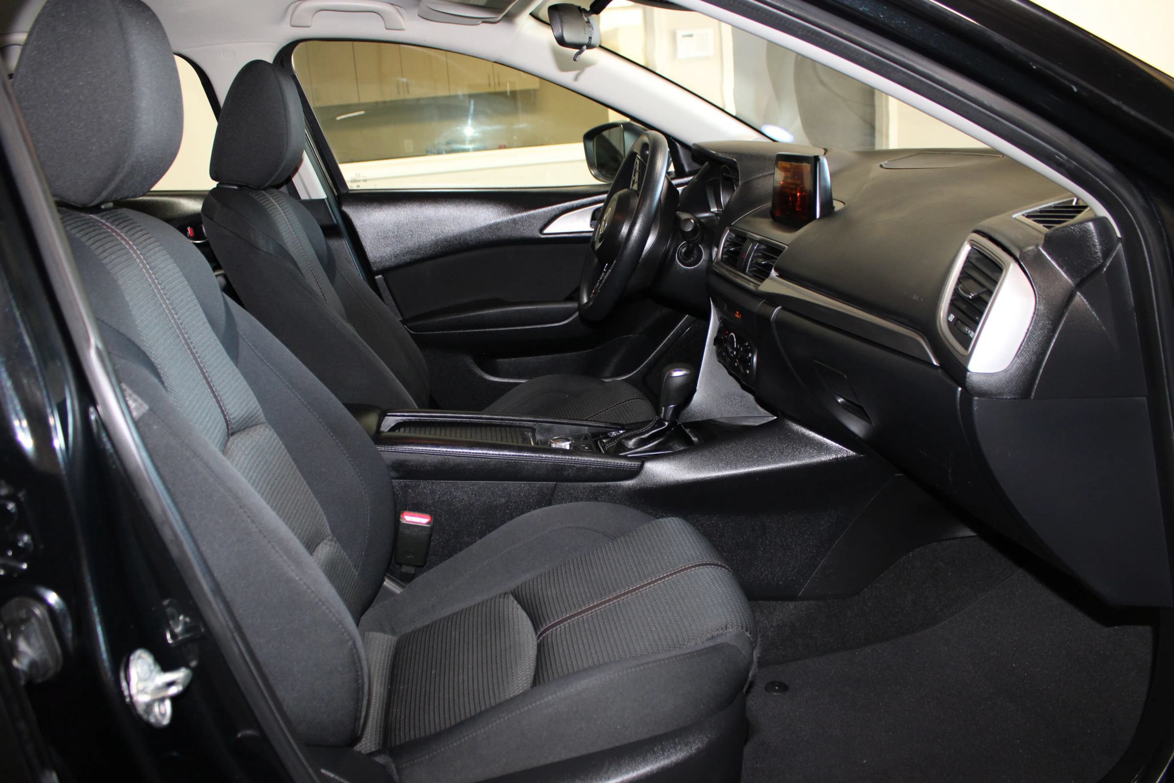 Used 2018 MAZDA MAZDA3 Sport w/ Preferred Equipment Package FWD image 27