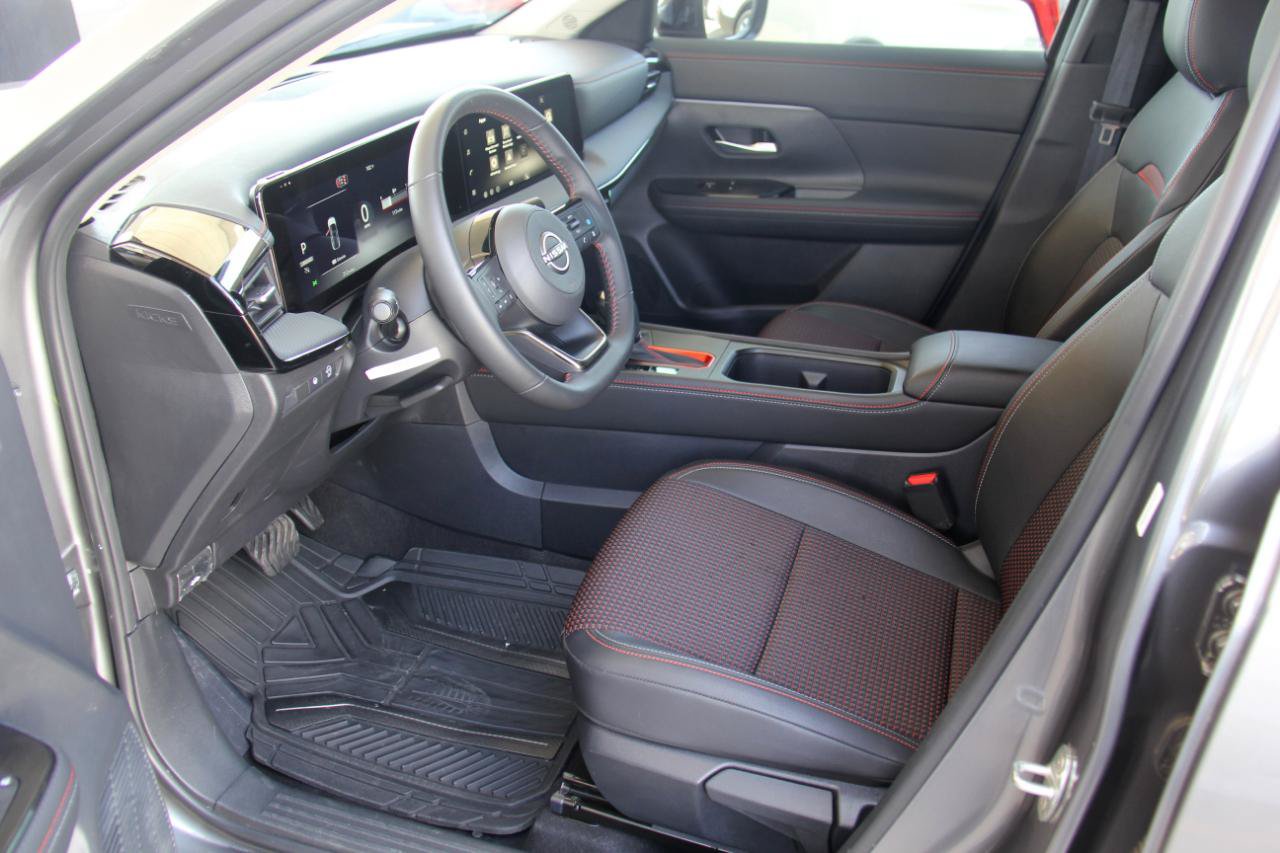 Used 2026 Nissan Kicks SR FWD image 23