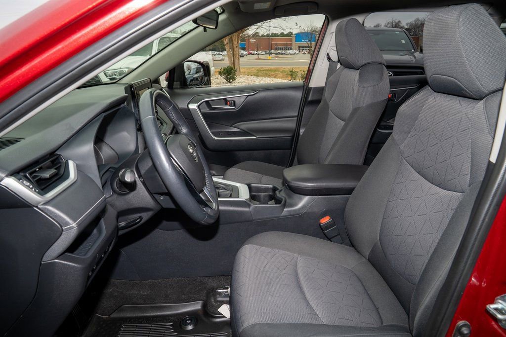 Used 2019 Toyota RAV4 XLE w/ Convenience Package image 12