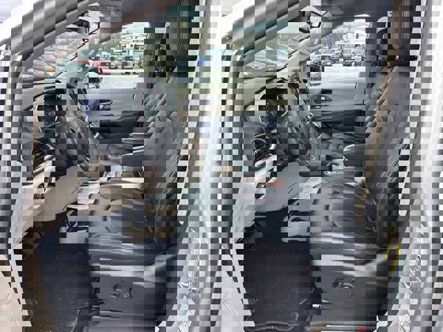 Used 2024 Chrysler Pacifica Touring-L image 13