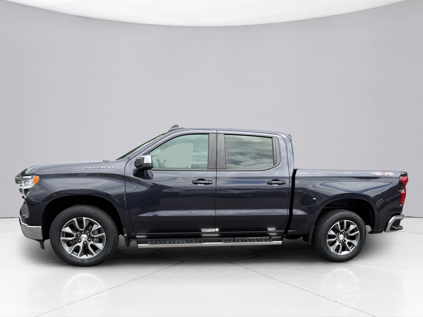 Used 2023 Chevrolet Silverado 1500 LT AWD/4WD image 3