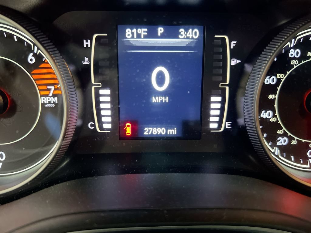 Used 2019 Jeep Cherokee Latitude w/ Popular Appearance Group AWD/4WD image 13