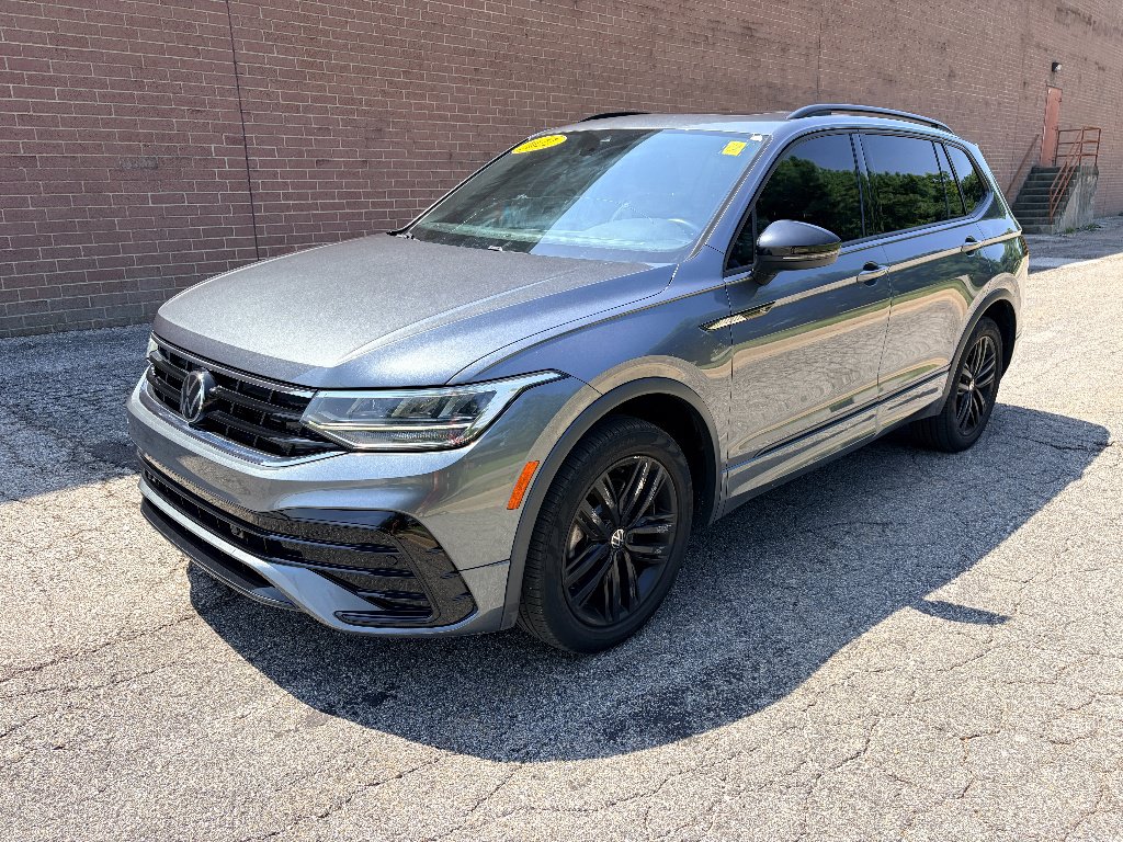 Used 2022 Volkswagen Tiguan SE R-Line AWD/4WD image 1