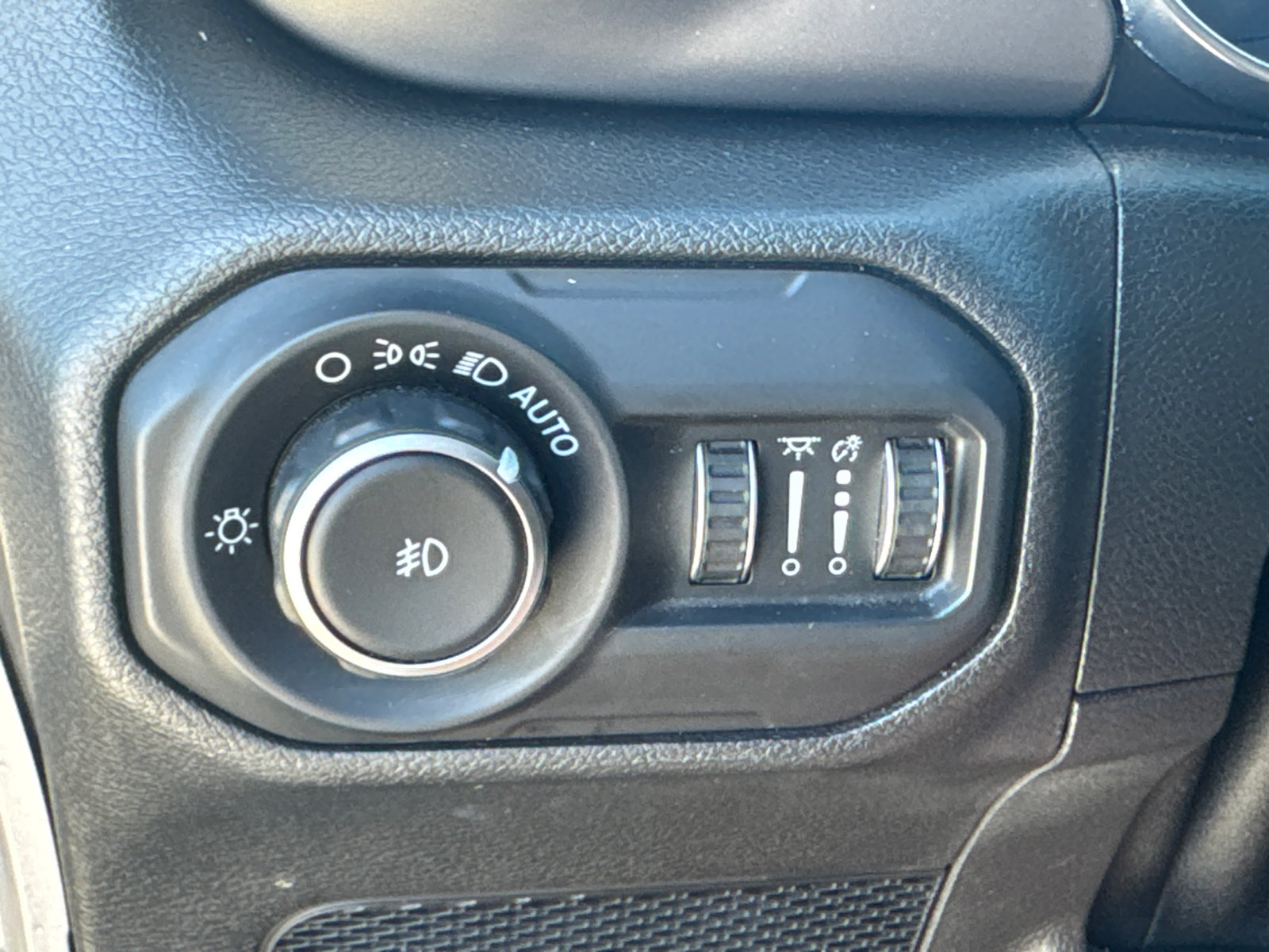 Used 2019 Jeep Wrangler Sport image 25