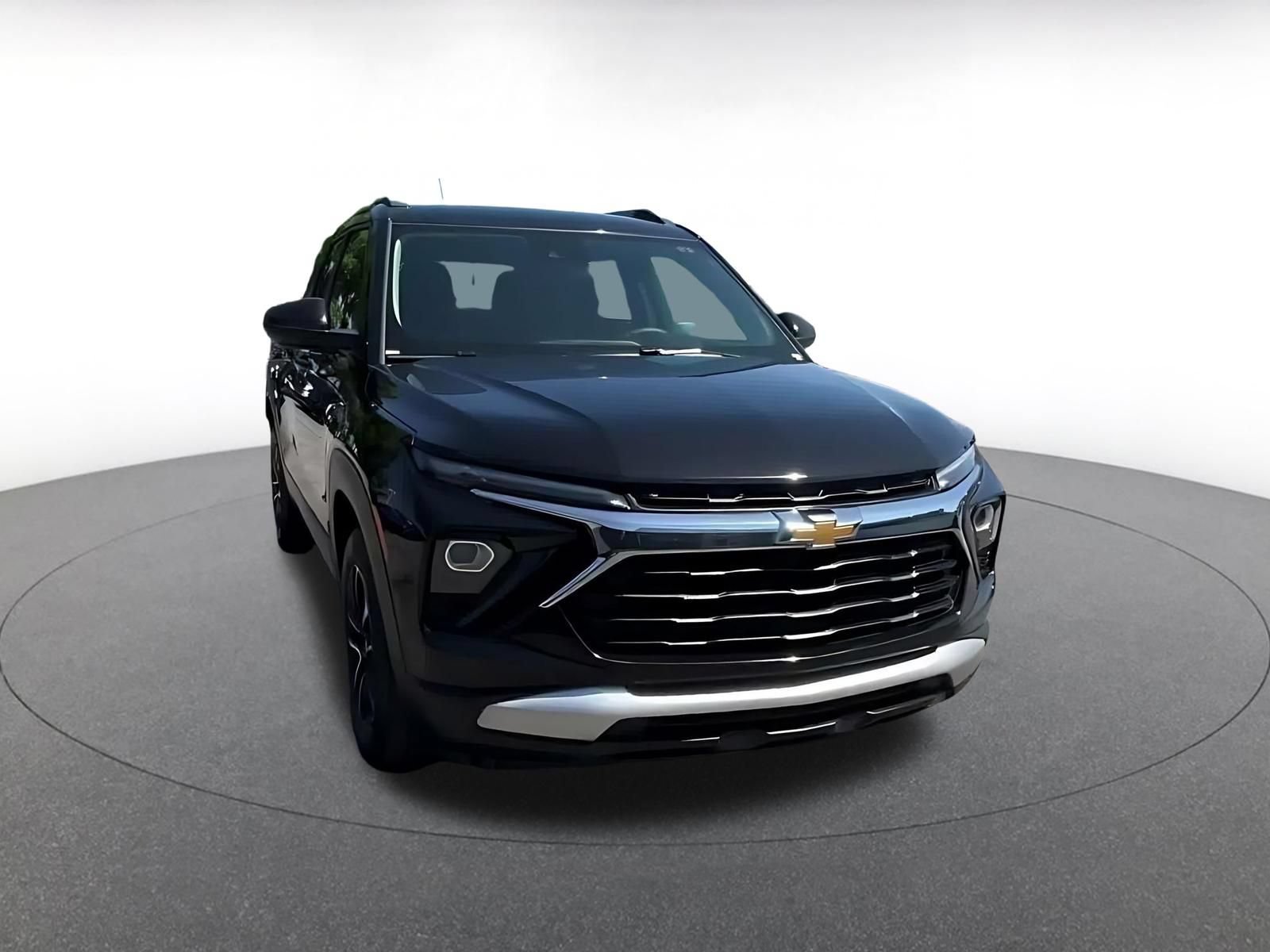 Used 2025 Chevrolet TrailBlazer LT AWD/4WD image 3