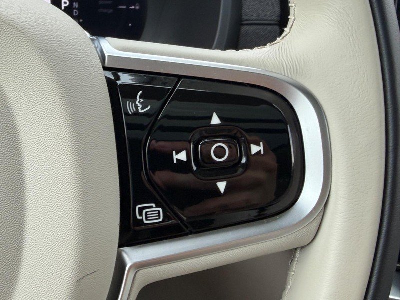 Certified 2025 Volvo XC90 T8 Ultra AWD/4WD image 19