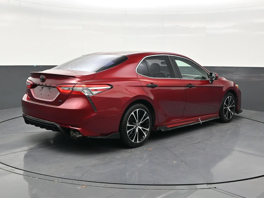 Used 2018 Toyota Camry SE FWD image 5
