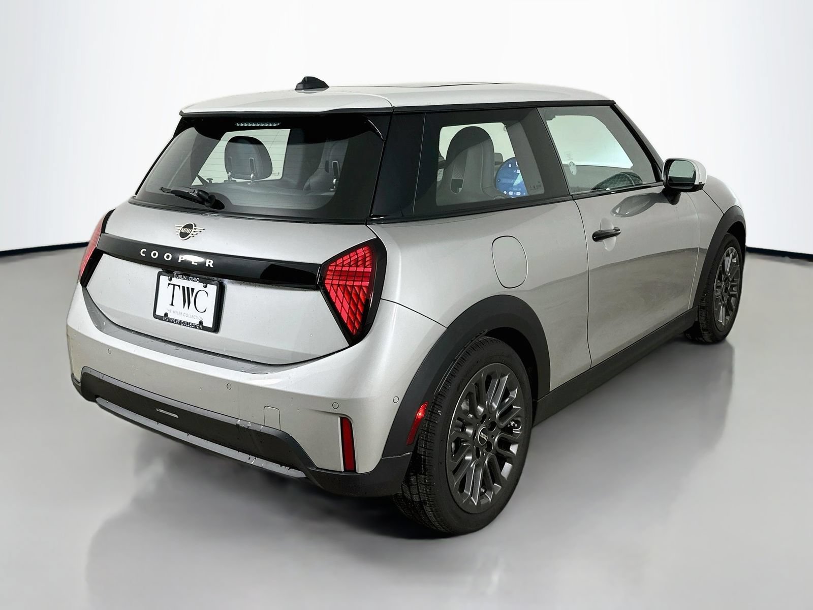 New 2026 MINI Cooper 2-Door Hardtop FWD image 5