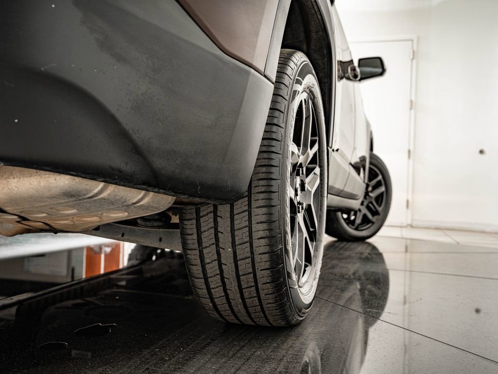 Used 2020 Chevrolet Traverse LT FWD image 40