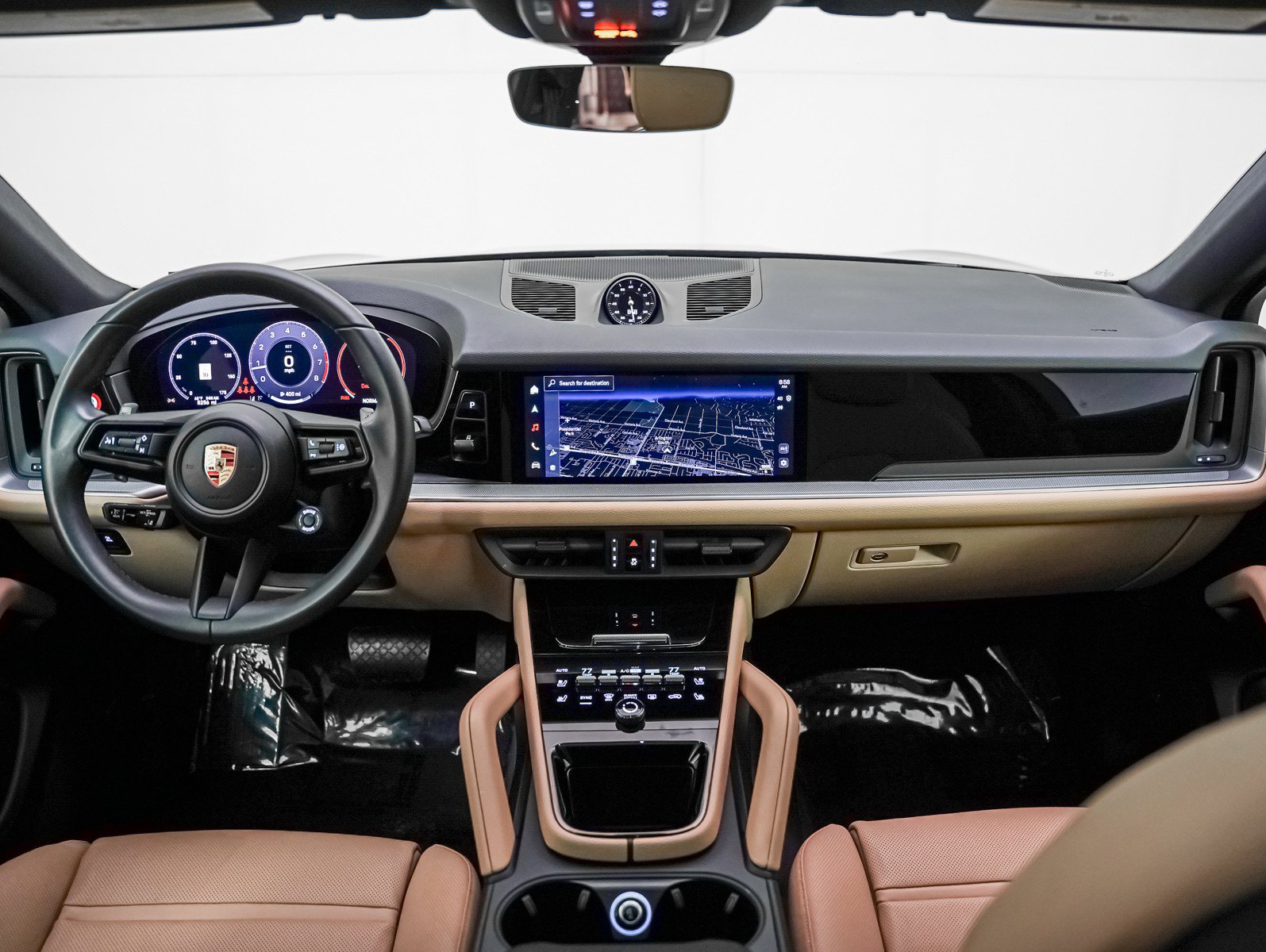 Used 2025 Porsche Cayenne Coupe image 14