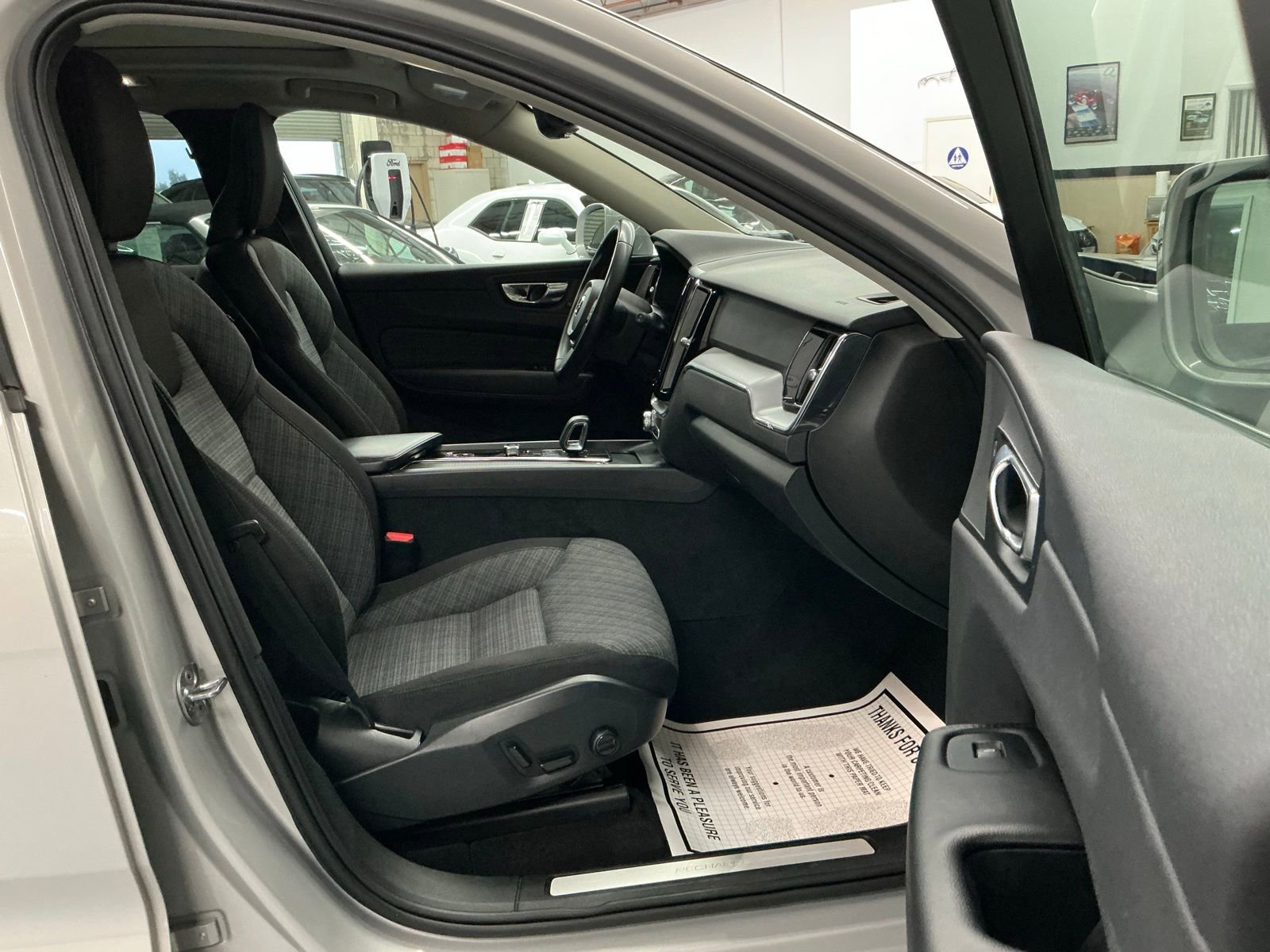 Used 2022 Volvo XC60 T8 Inscription Expression image 13