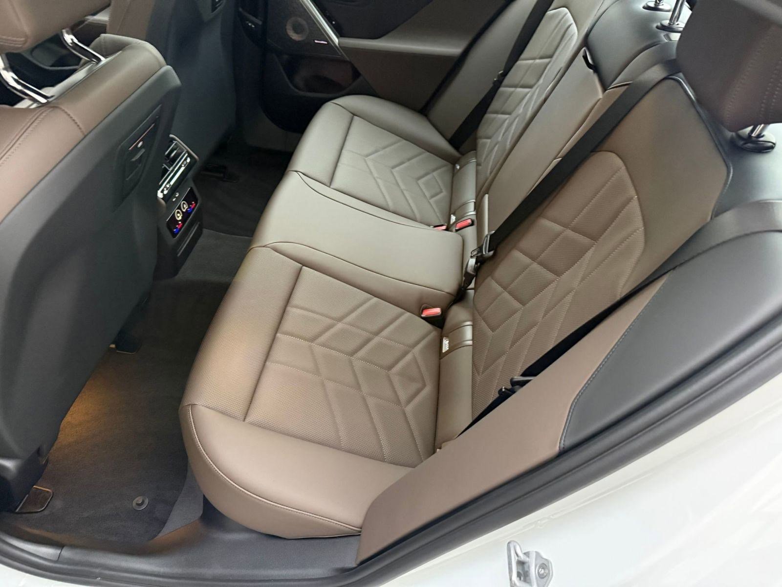 New 2026 BMW 550e xDrive AWD/4WD image 13