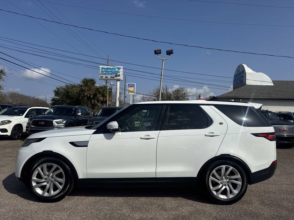 Used 2017 Land Rover Discovery HSE image 4