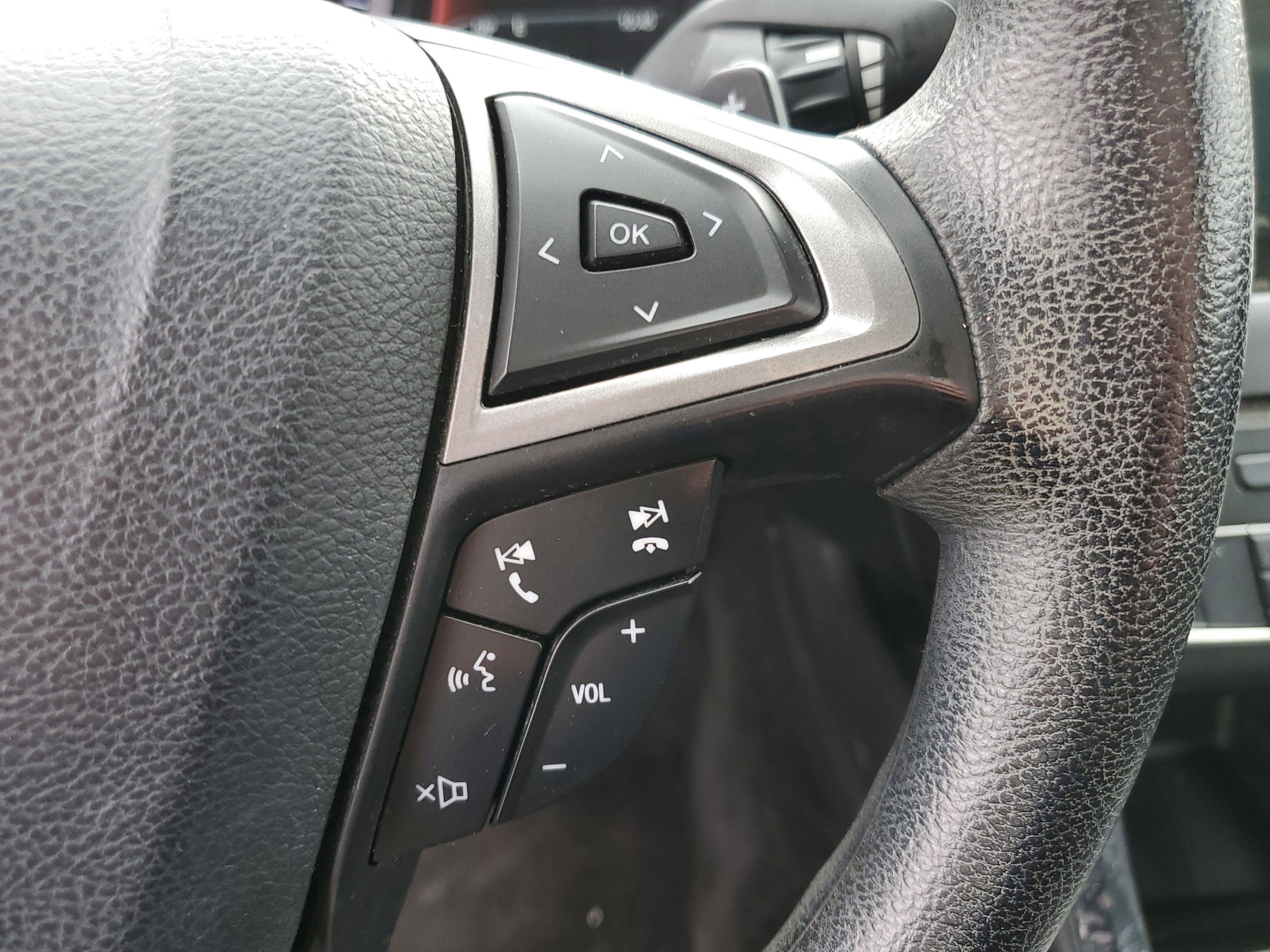 Used 2018 Ford Fusion SE w/ Fusion SE Technology Package FWD image 19