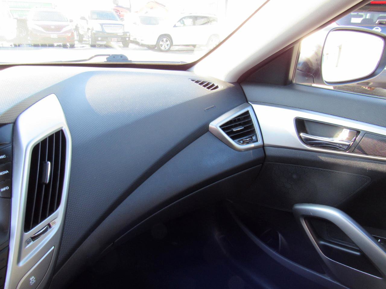 Used 2013 Hyundai Veloster image 23