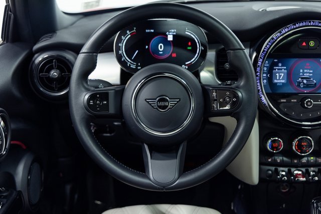 Used 2023 MINI Cooper 2-Door Hardtop w/ Signature Upholstery Package image 14