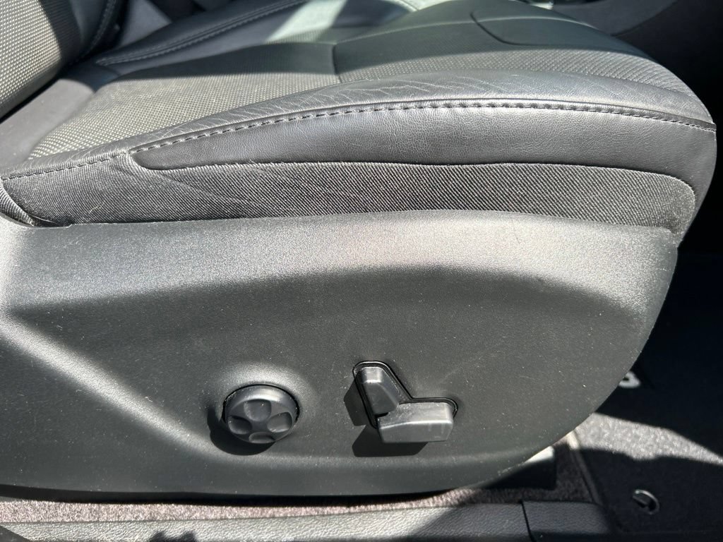 Certified 2019 Jeep Cherokee Limited AWD/4WD image 40