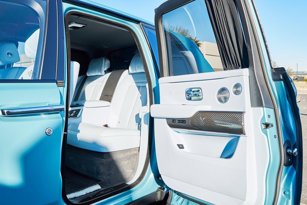 Used 2022 Rolls-Royce Cullinan Black Badge w/ Dark Exterior Package image 23