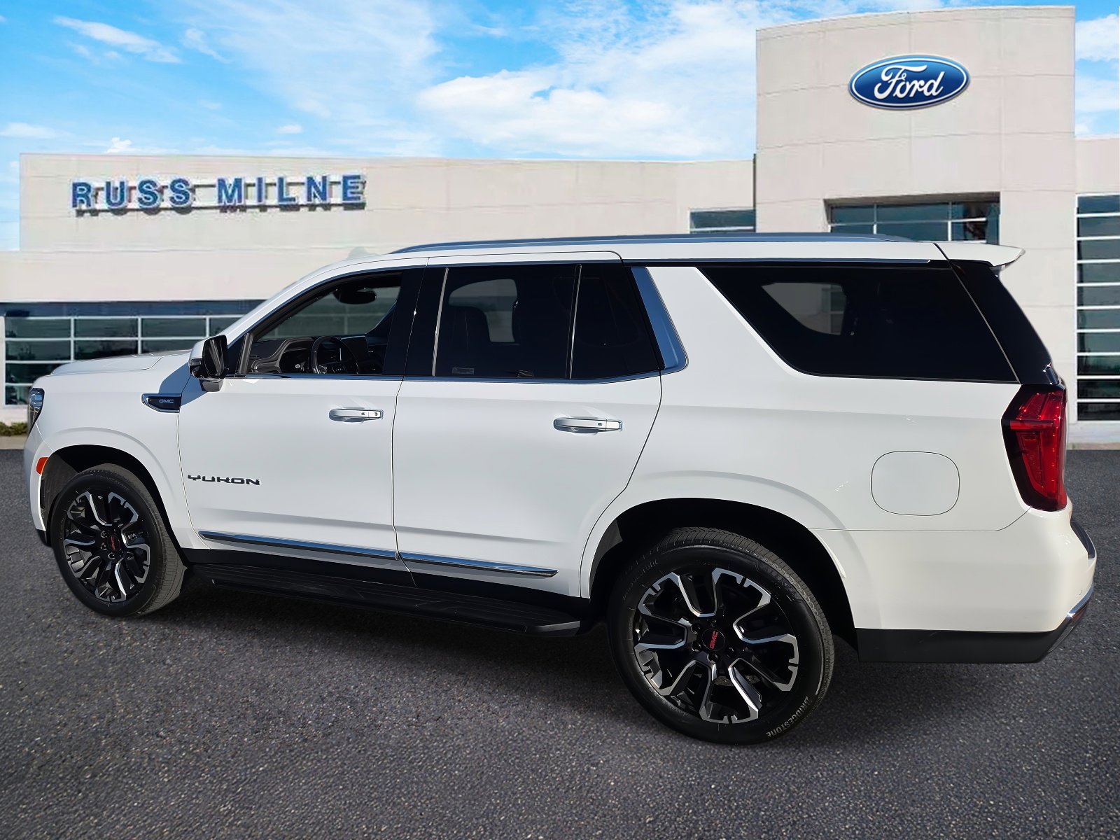 Used 2022 GMC Yukon SLT w/ SLT Luxury Package