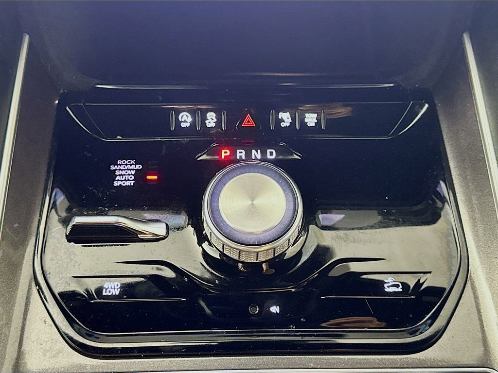 Used 2023 Jeep Wagoneer 4WD w/ Premium Group I image 16