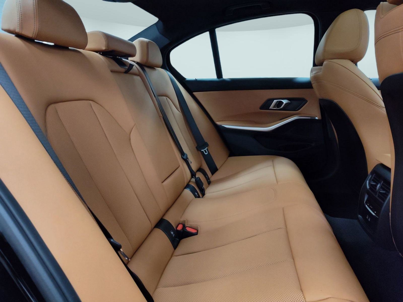 Used 2025 BMW 330i xDrive Sedan w/ Premium Package image 26