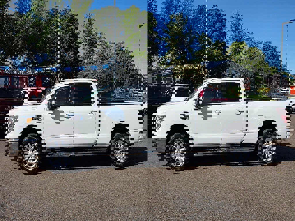 Used 2019 Nissan Titan SV w/ SV Convenience Package image 6