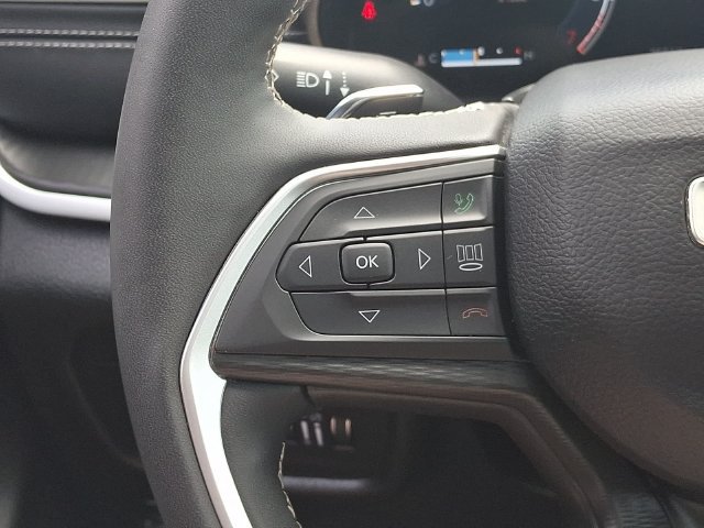 Used 2024 Jeep Grand Cherokee L Altitude AWD/4WD image 25