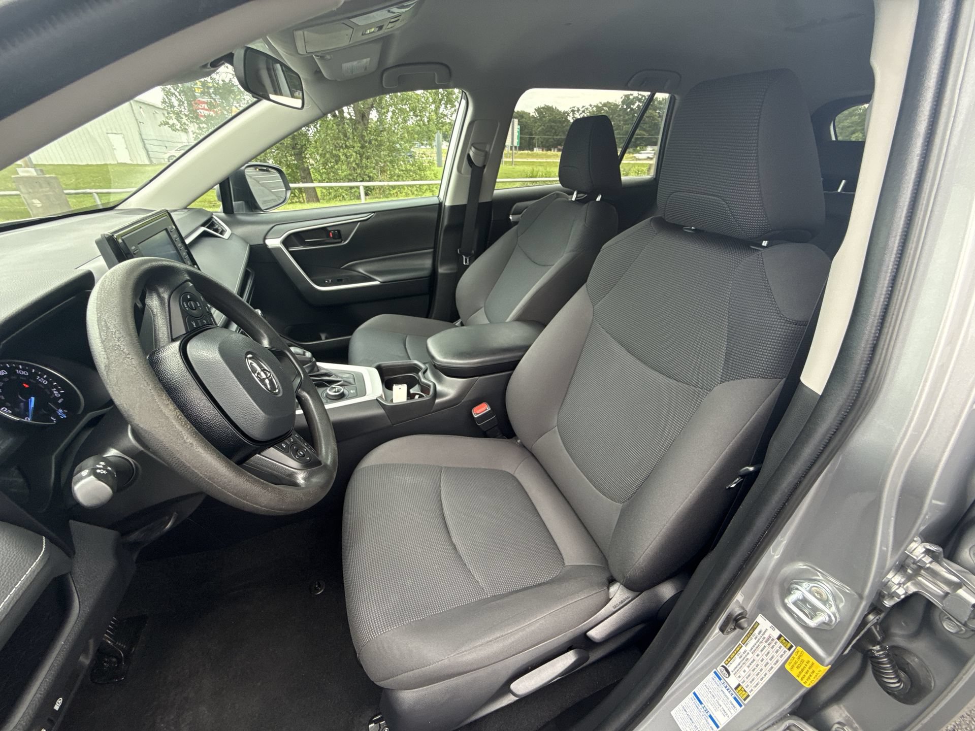 Used 2021 Toyota RAV4 LE AWD/4WD image 11